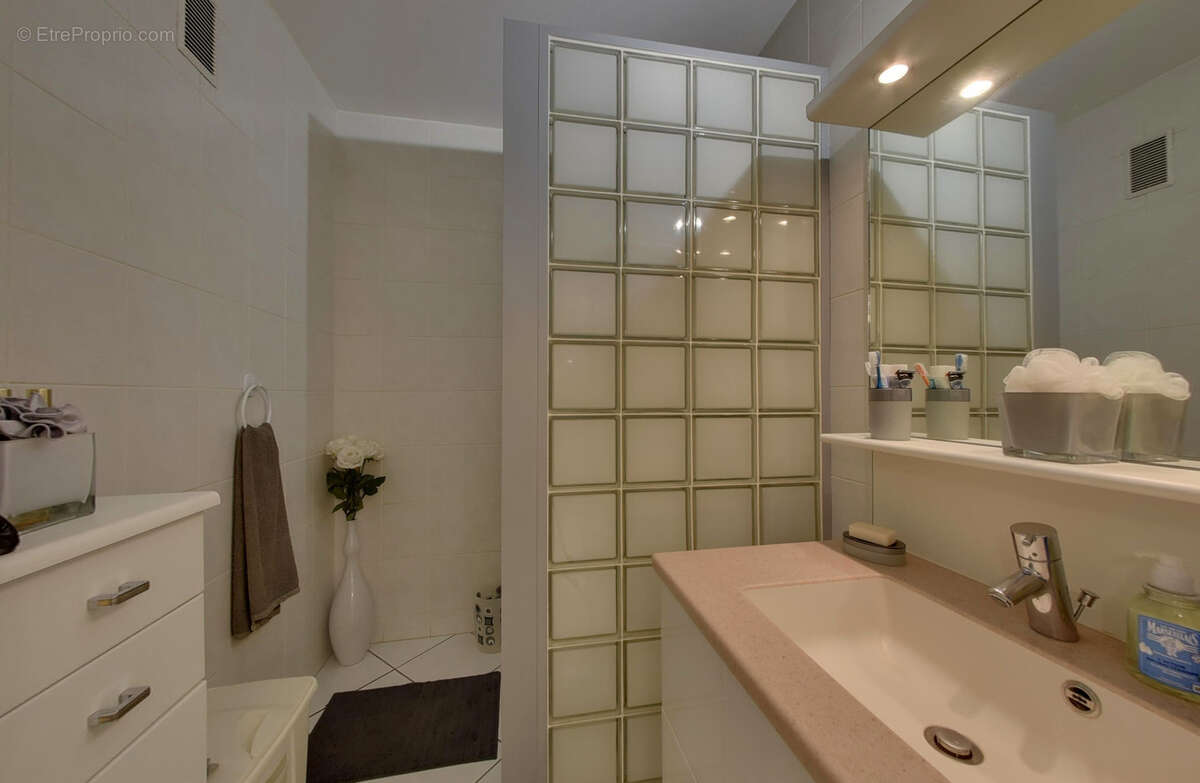 Appartement à LE PONT-DE-CLAIX