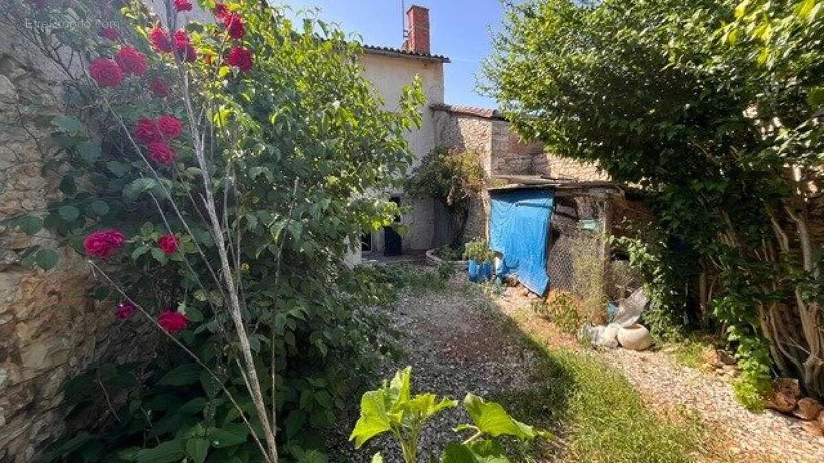 Photo 2 - Maison à CHASSENEUIL-SUR-BONNIEURE