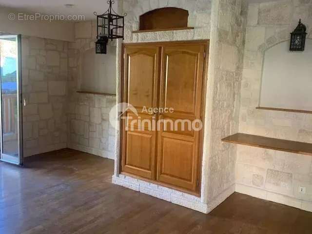 Appartement à SAINT-LAURENT-DU-VAR