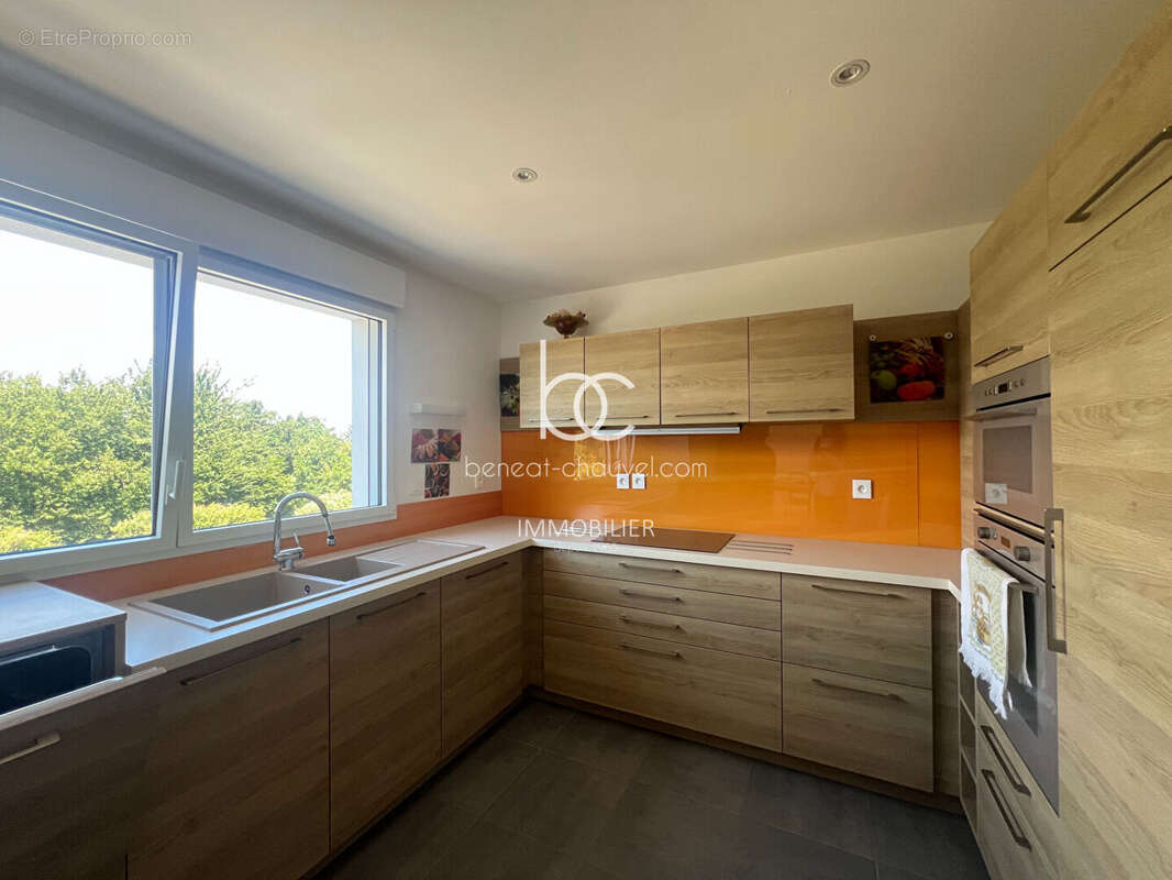 VENTE Appartement de Standing SARZEAU Centre  4 Chambres  Terrasse Sud  Garage Double  56370 - photo 3