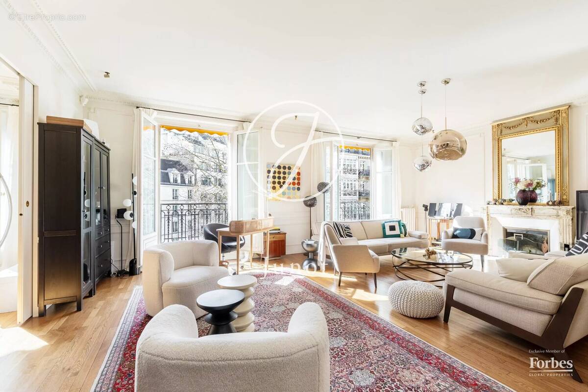 Appartement à PARIS-7E