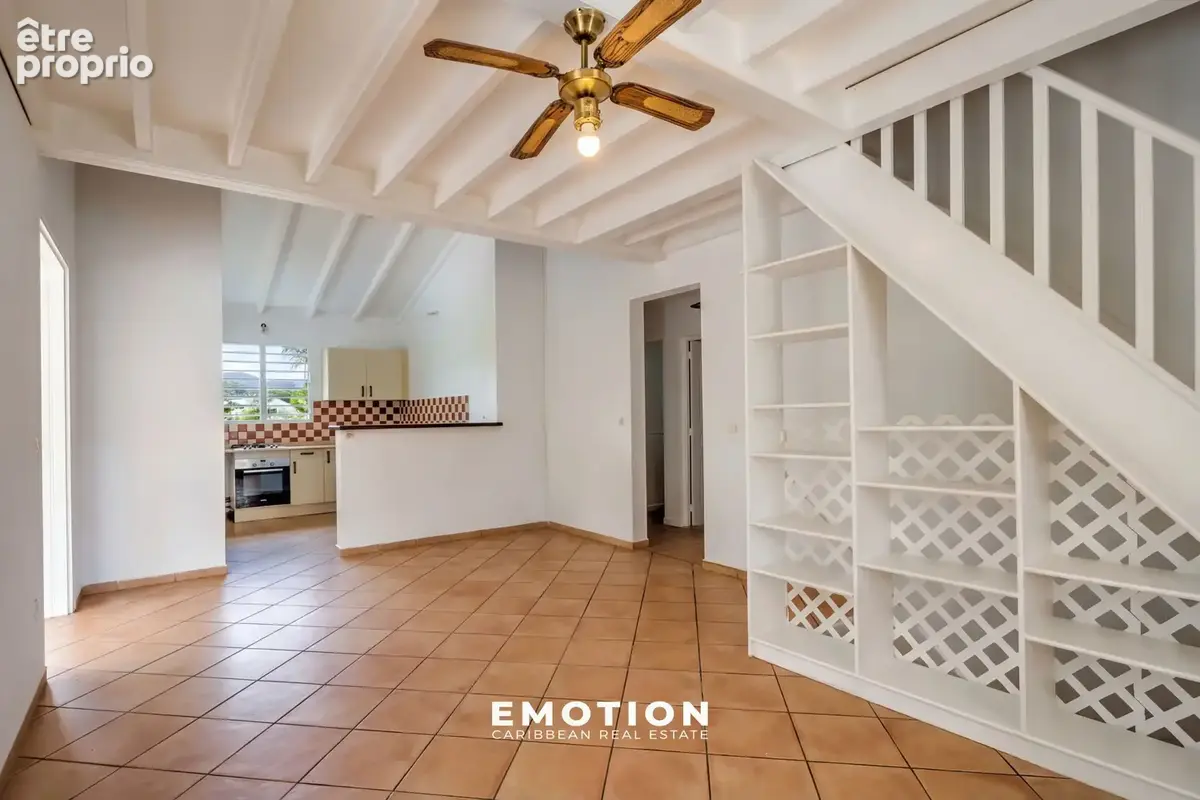 Villa T7 avec piscine et vue sur la végétation   Baie-Mahault   Terrain 841 m2 - photo 6