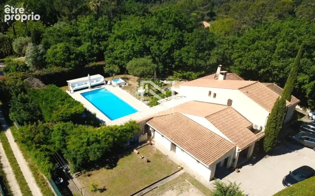 Maison à BAGNOLS-EN-FORET
