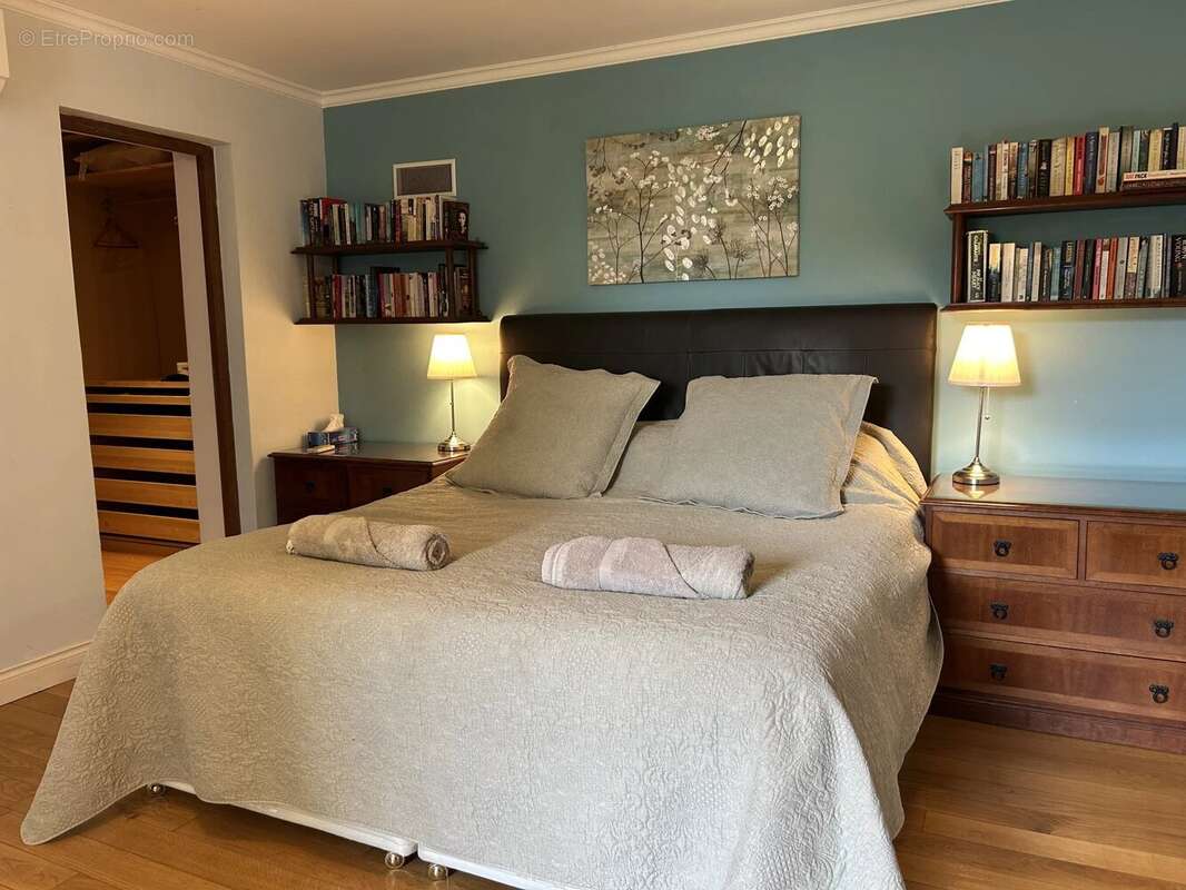 Spacieuse résidence individuelle de 6 chambres et 5 salles de bains avec piscine - photo 10
