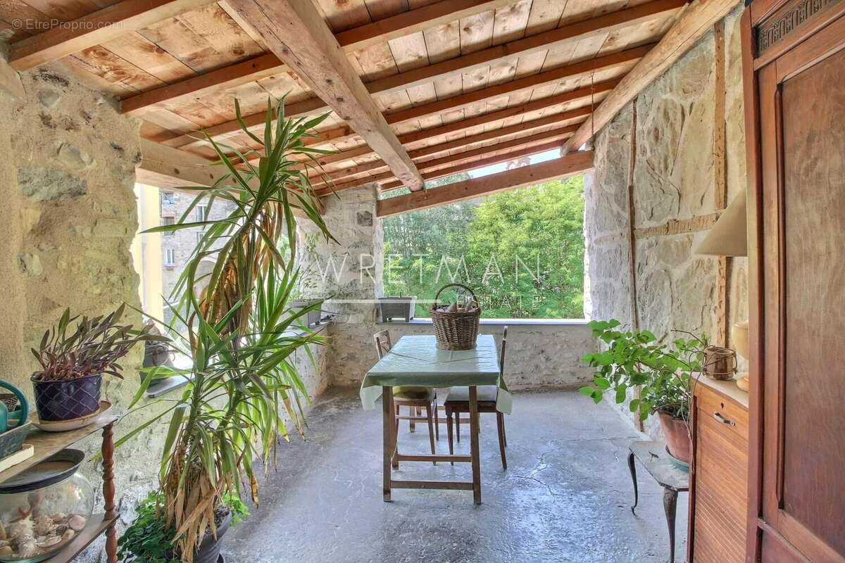 Appartement à L'ESCARENE