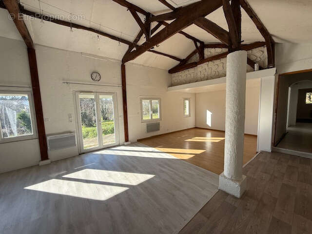 Maison à LA ROCHE-CHALAIS