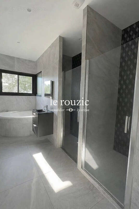 Maison 325 m² à Vannes  - photo 6