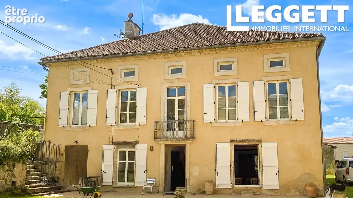 Maison familiale individuelle spacieuse de 4 chambres avec dépendances, grand jardin et piscine - photo 2