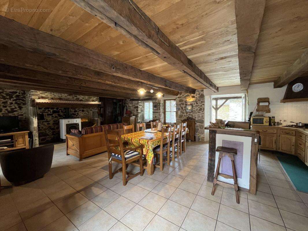 Maison à SAINT-LAURENT-LES-TOURS