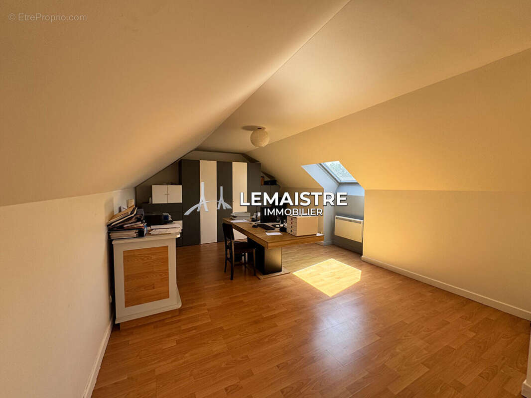 PROCHE GODERVILLE - Maison familiale 157 m² - Plain-pied - 4 garages - Terrain 2 000 m² - photo 10