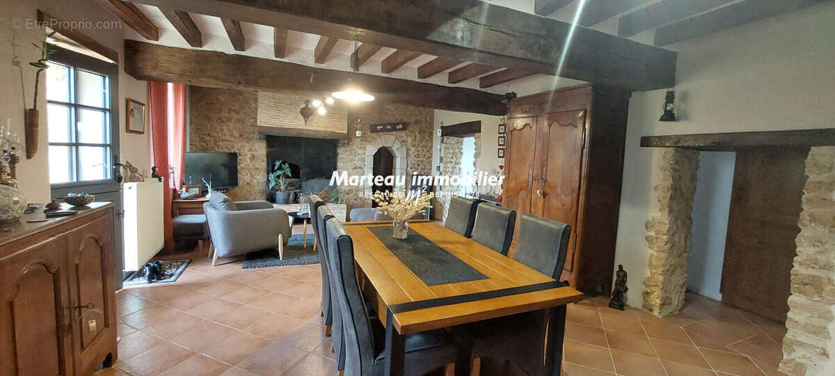 Maison à LAVARE