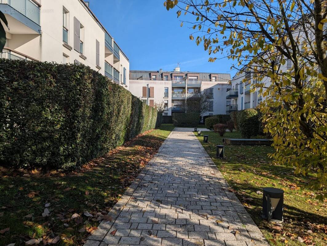 Appartement à LES CLAYES-SOUS-BOIS