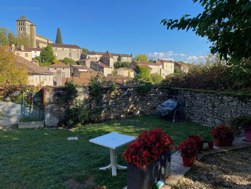 Maison à PUY-L&#039;EVEQUE
