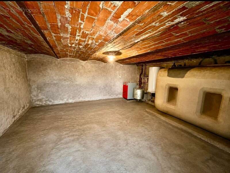 Cordelle (42) corps de ferme en pierre avec vue exceptionnel - 6.8 ha de terrain libre - dependances - photo 12