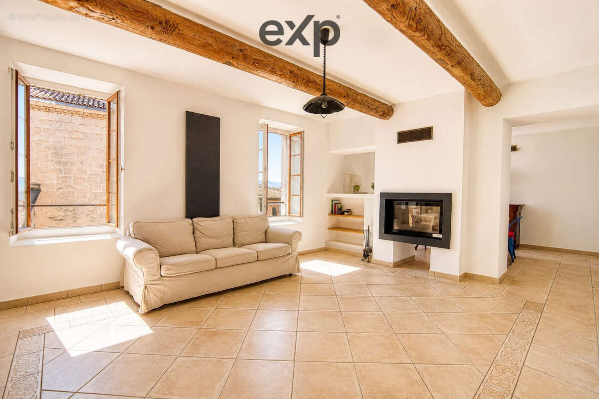 Maison 293 m² à Saint-Saturnin-Les-Apt  - photo 4