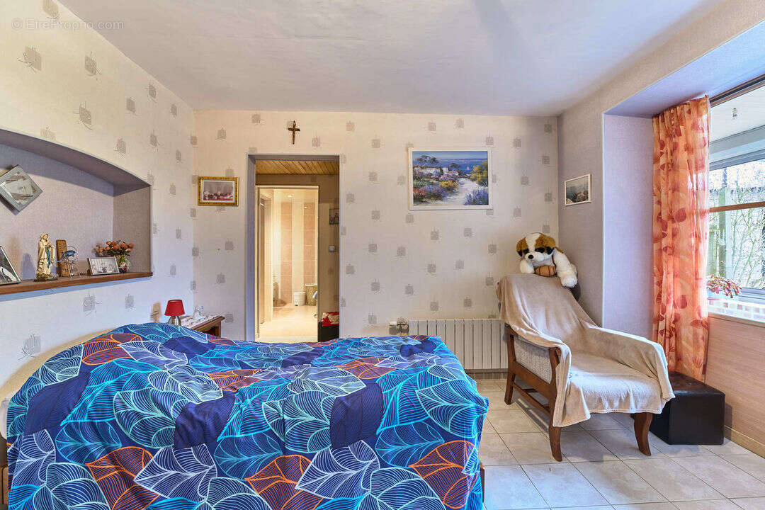 Maison avec suite parentale - Maison à SAINT-QUENTIN-EN-MAUGES