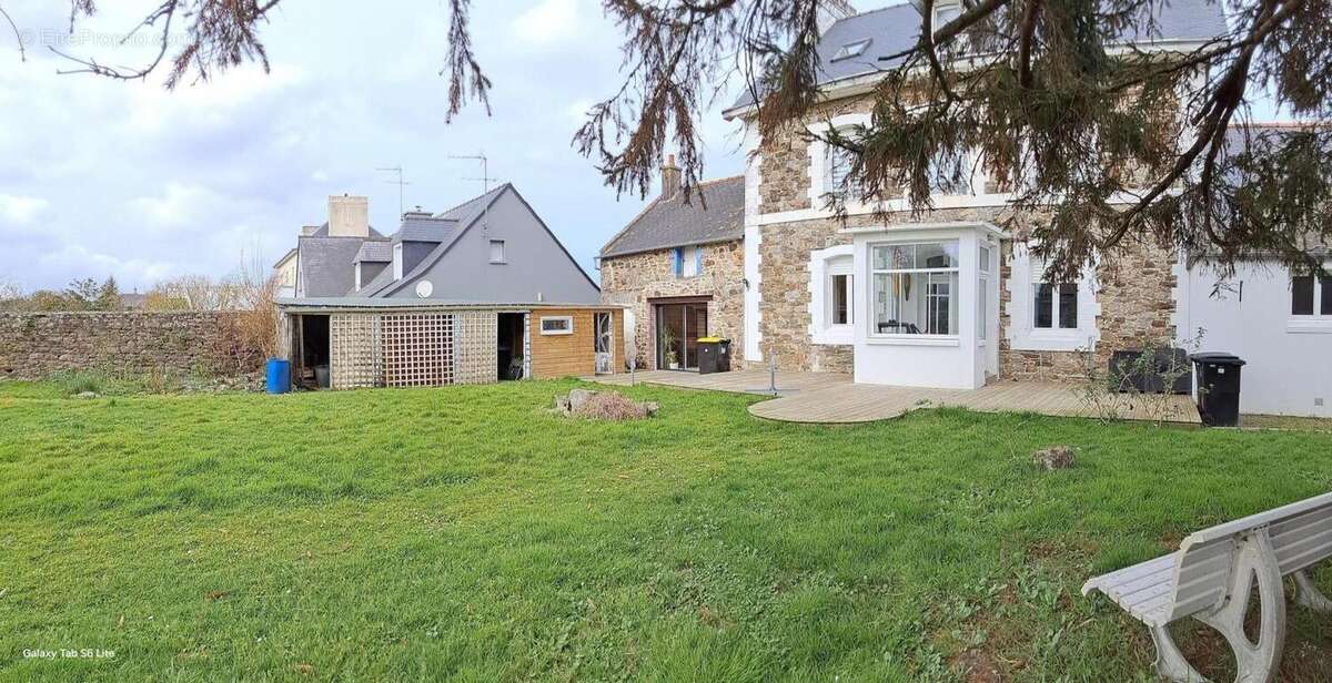 Maison à LE VIVIER-SUR-MER