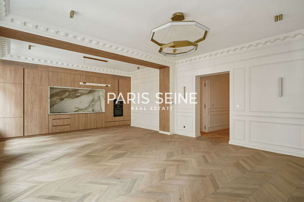 Appartement à PARIS-8E