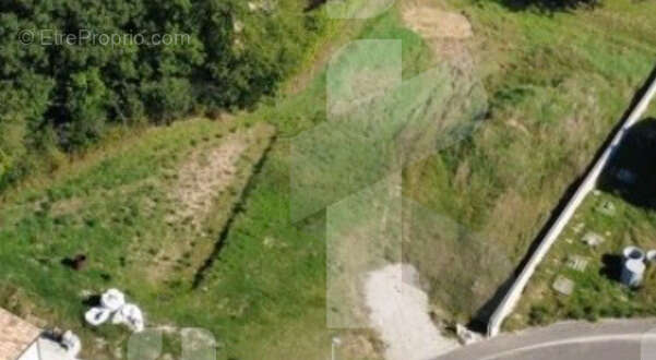 Terrain à SAINT-MARCEL-LES-SAUZET