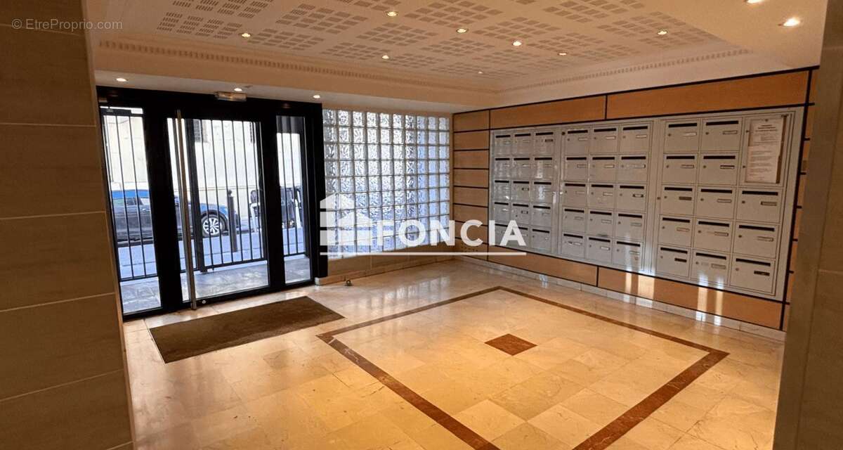 Appartement à MARSEILLE-1E