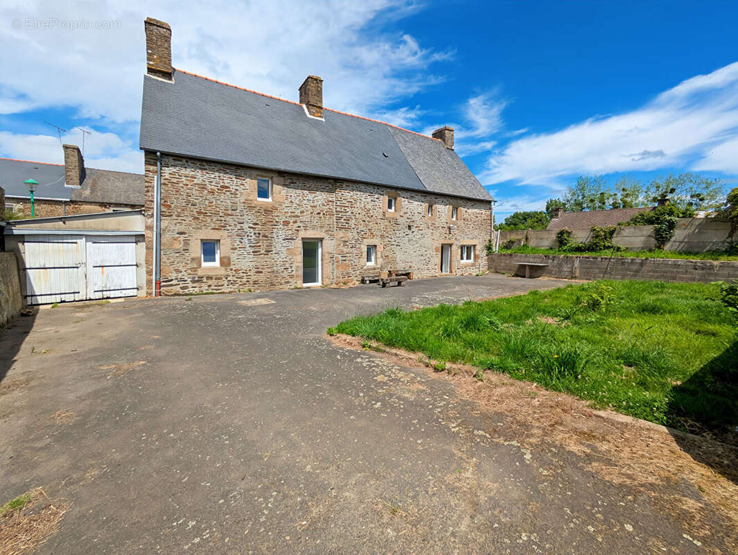 Maison à vendre - en pierre - 5 chambres - 158 m²  Sougeal - Jardin 890 m² - photo 15