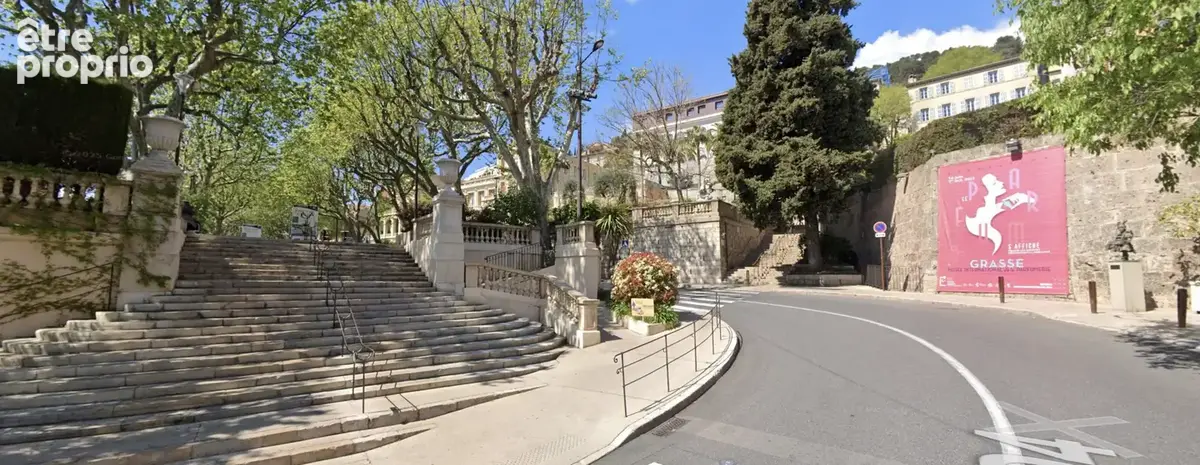 Parking 139 m² · à Grasse · 139 m² · 198 800 €