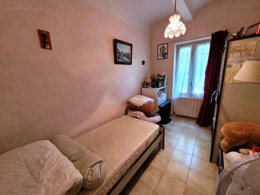 Maison à SAINT-JULIEN-LES-ROSIERS