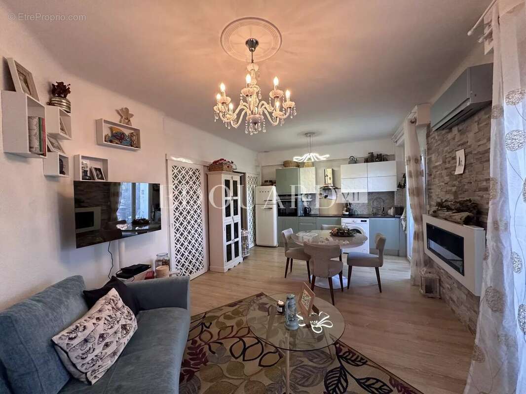 Appartement à ROQUEBRUNE-CAP-MARTIN