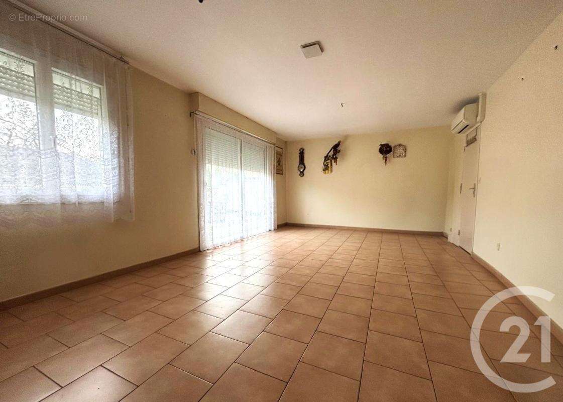 Maison à VERNEUIL-EN-HALATTE