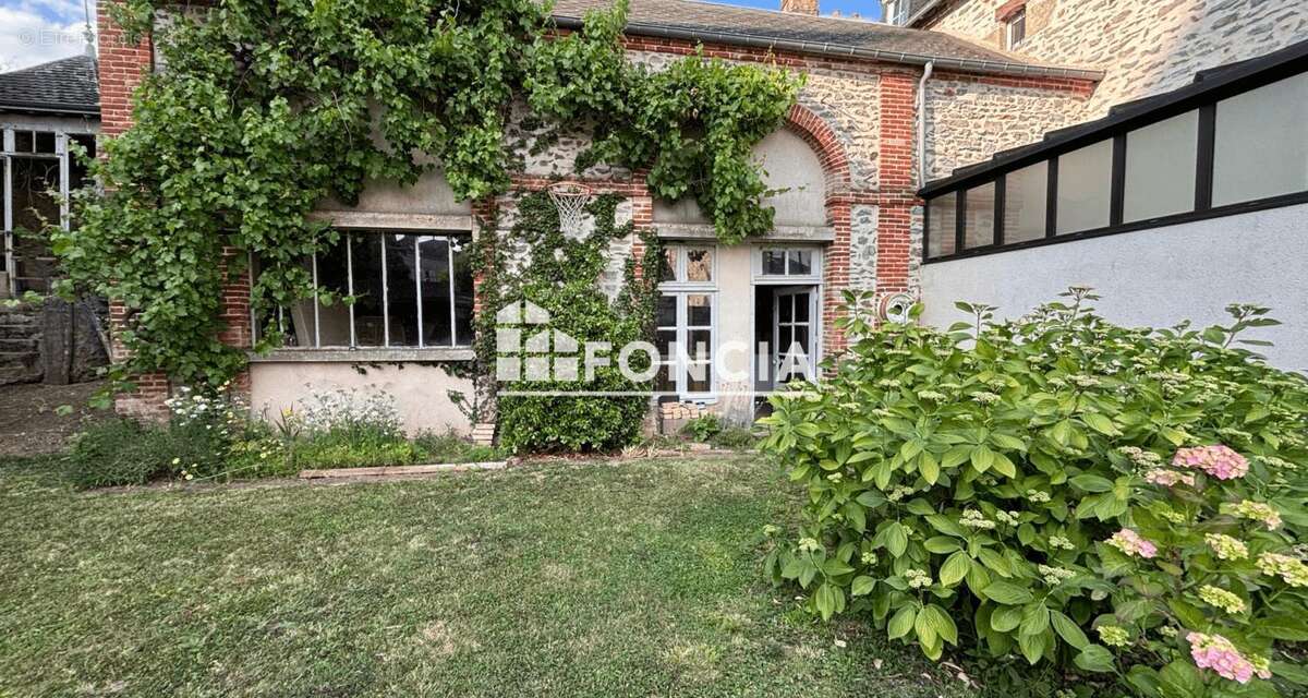 Maison à FRESNAY-SUR-SARTHE