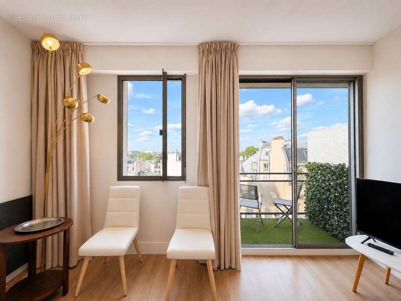 Paris 8e – Rue de Courcelles – Parc Monceau  Studio avec terrasse et vue panoramique - photo 5