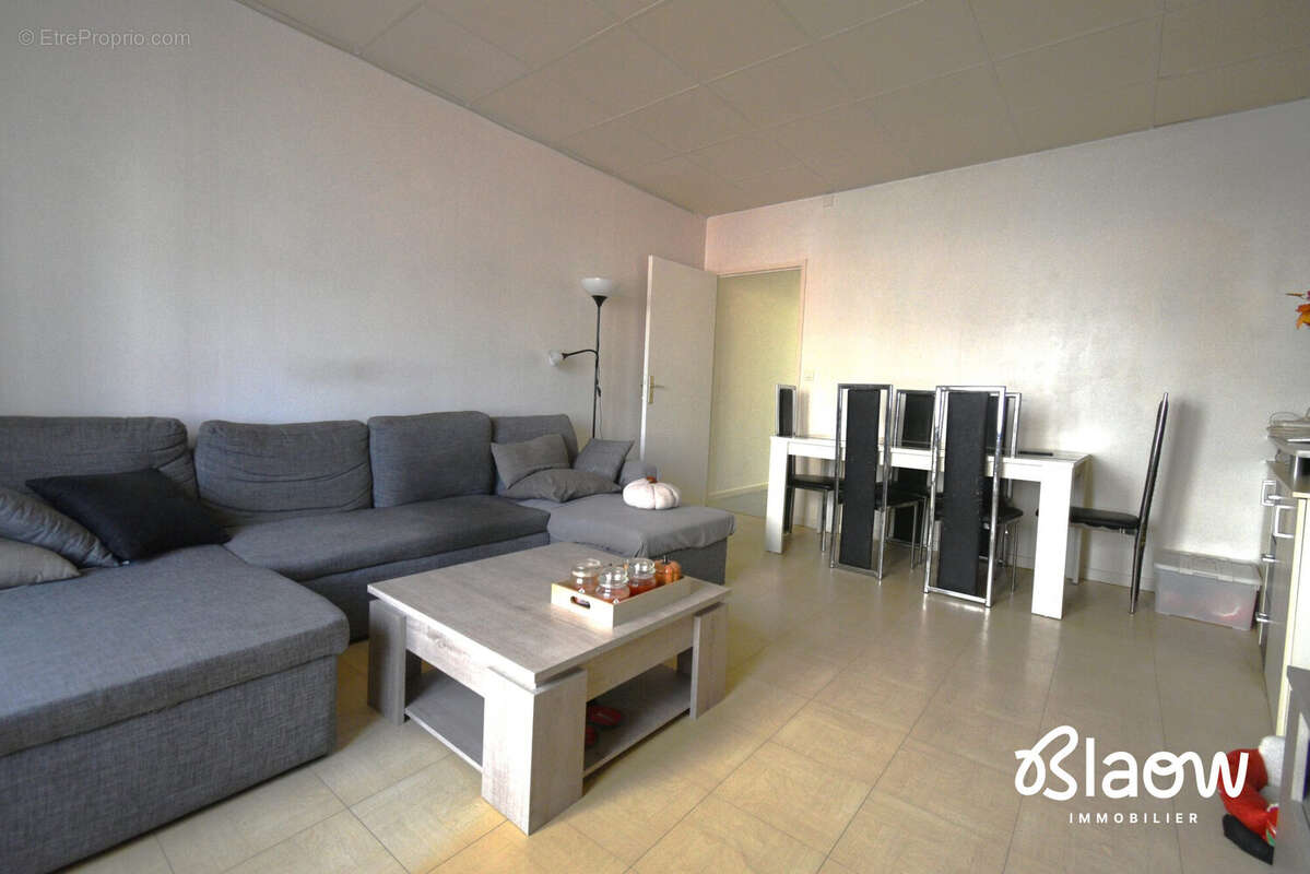 salon - Commerce à MEYZIEU