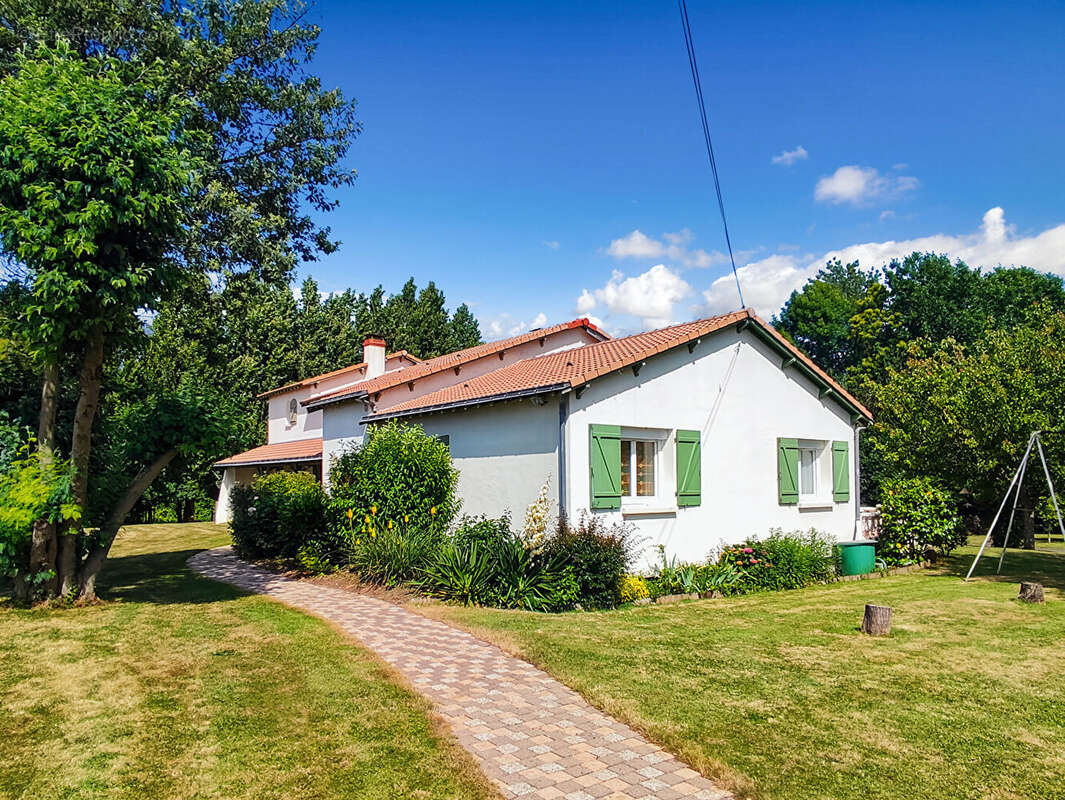 Maison à SAINT-QUENTIN-EN-MAUGES