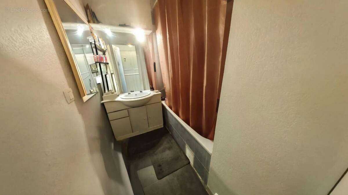 Joli F2 avec terrasse et parking - photo 5