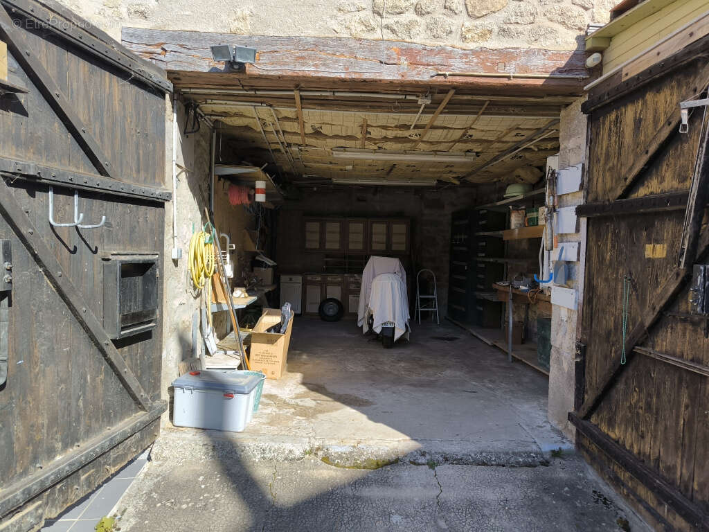 Ancien moulin avec dépendances en cours de rénovation - photo 18