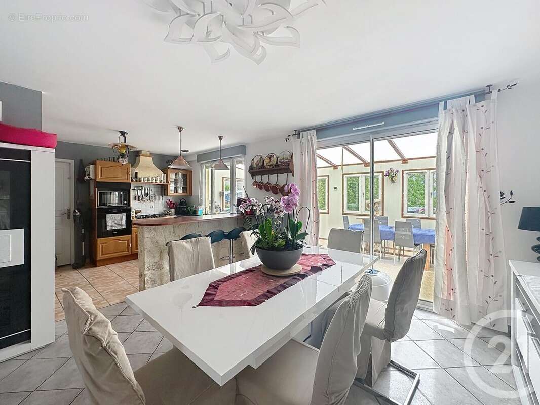 Maison à MONTIGNY-LENCOUP