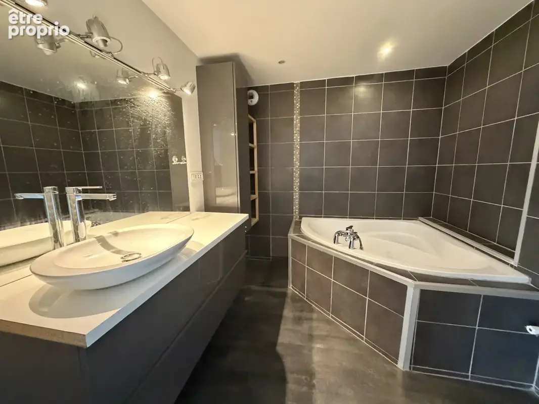F2 atypique de 60m2 et véranda - photo 6