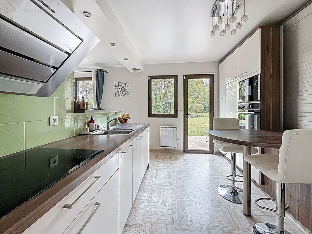 Maison à LES ESSARTS-LE-ROI