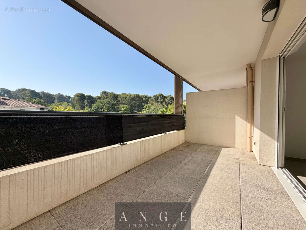 Appartement t3 - 65m2 - terrasse - double box - résidence standing - piscine - marseille 11 les camoins - photo 8