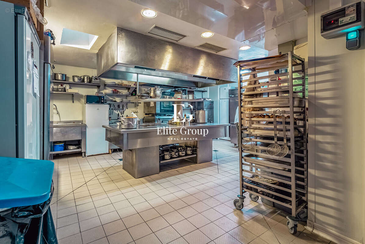 Commerce à SARLAT-LA-CANEDA