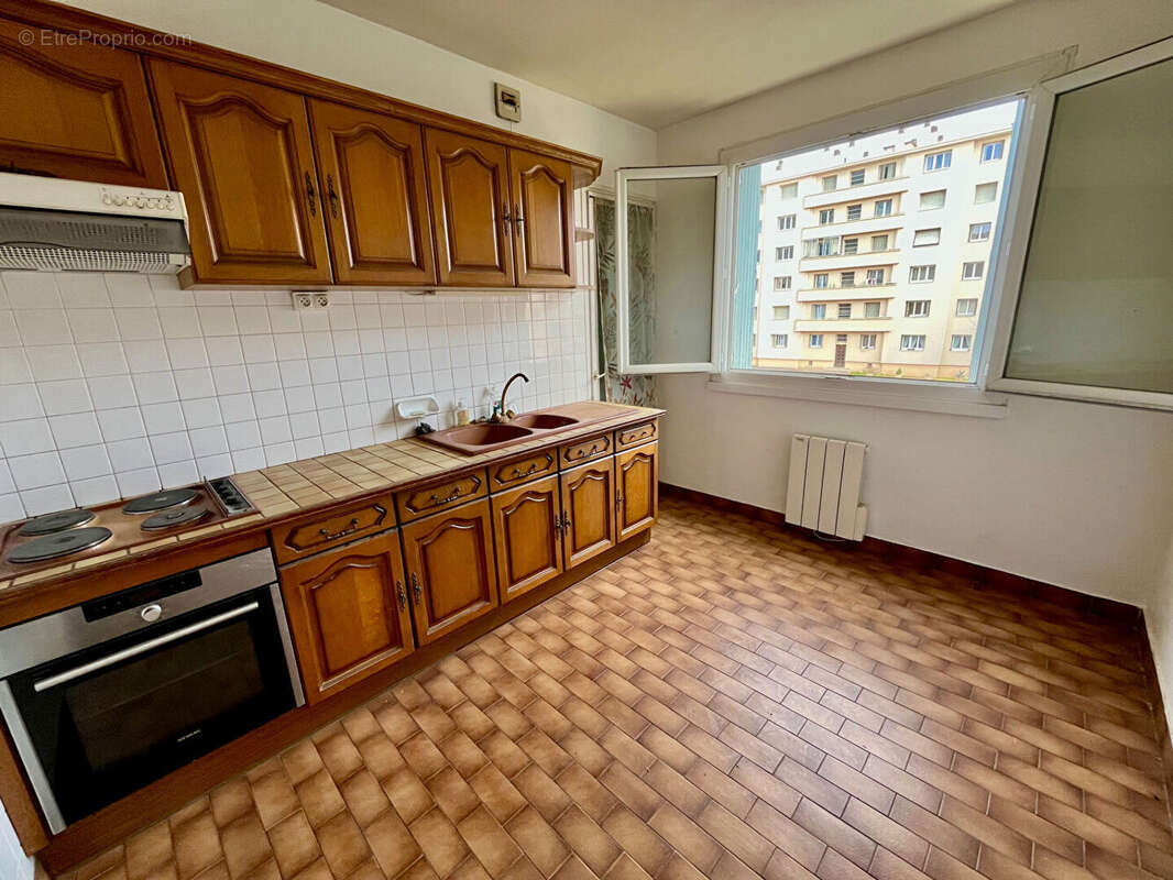 Appartement à LYON-8E