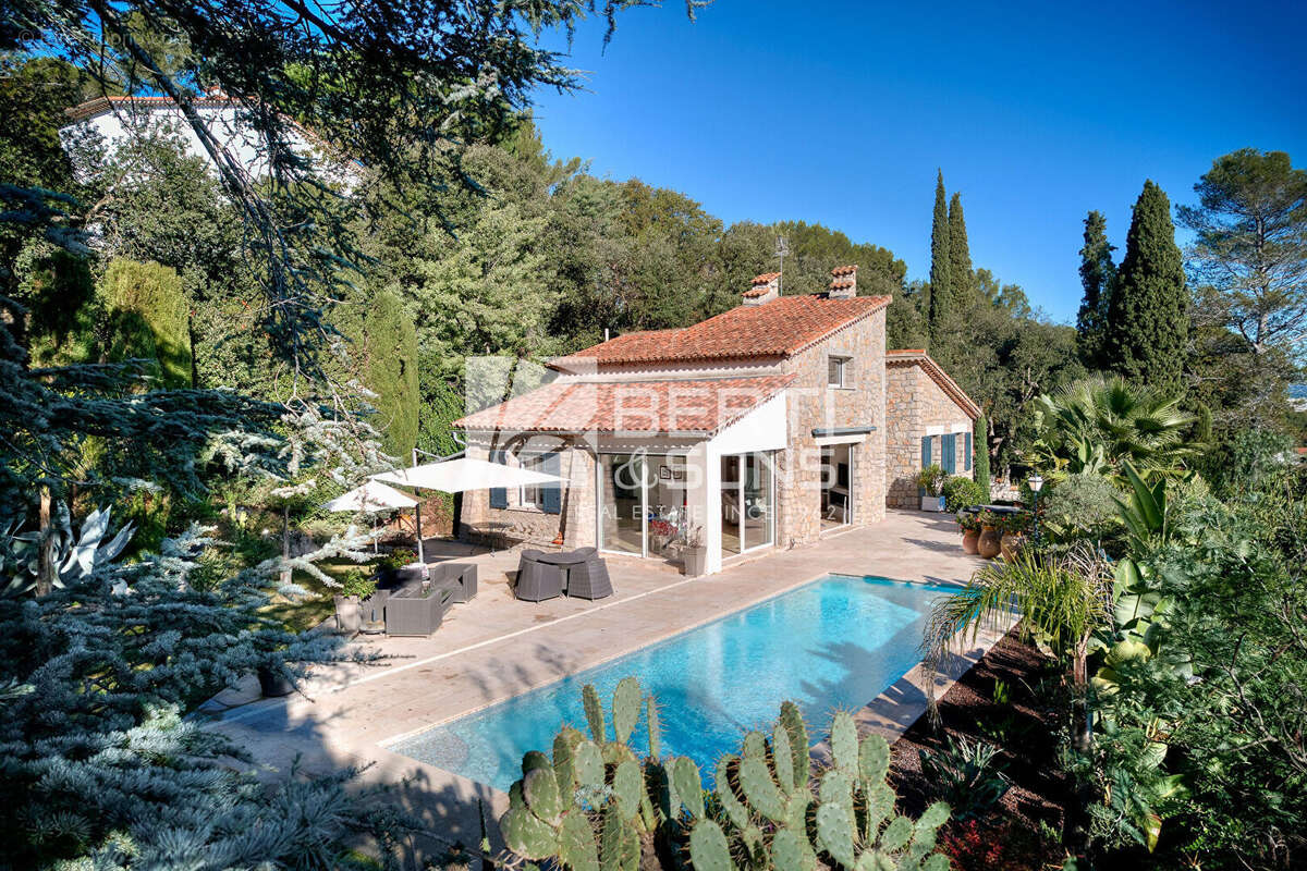 Exclusivite - mandelieu produit rare !  villa 6 pieces en pierre rénovée - quartier recherché - photo 3