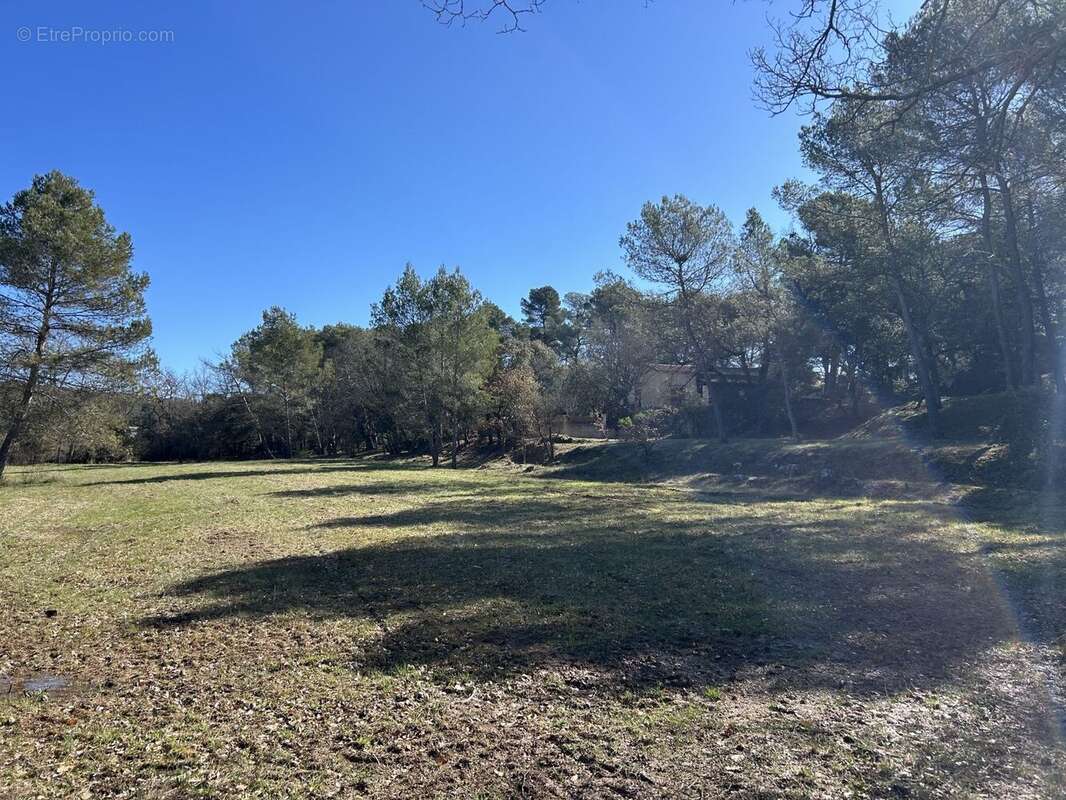 Terrain à POURRIERES