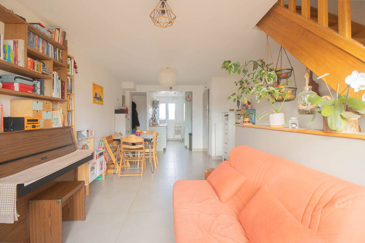 Appartement à AVRILLE