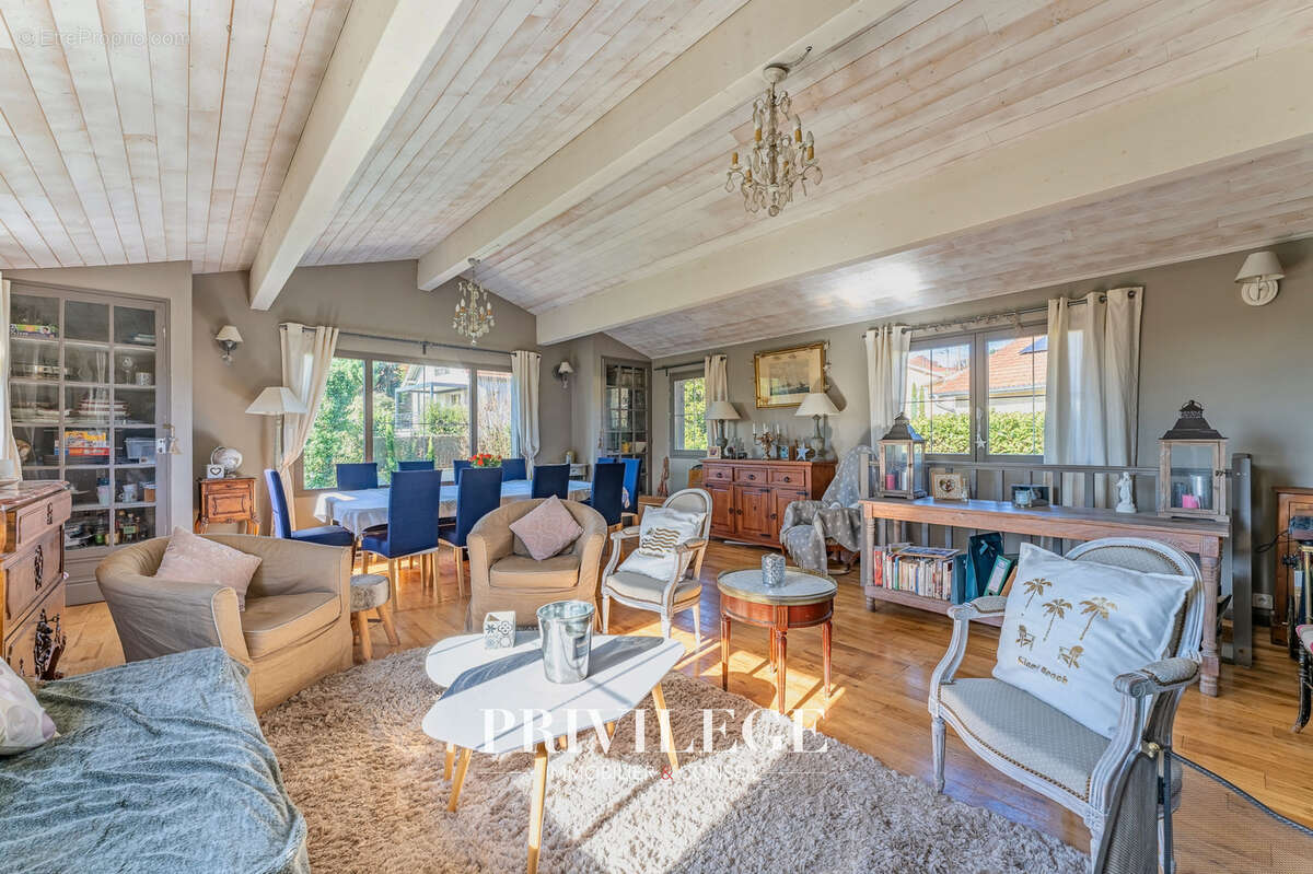 Maison à CHAMPAGNE-AU-MONT-D'OR