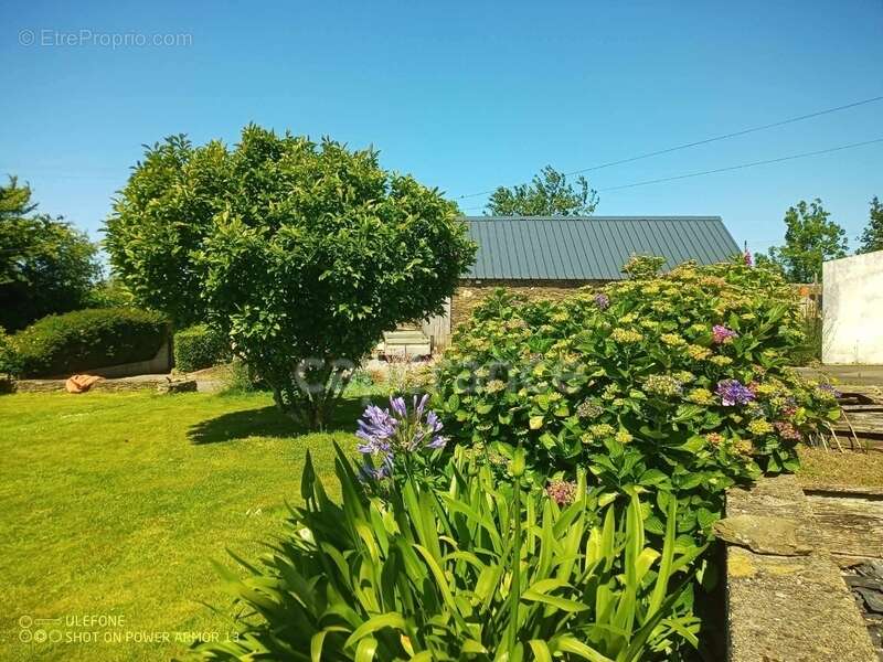 Maison à CLEDEN-POHER