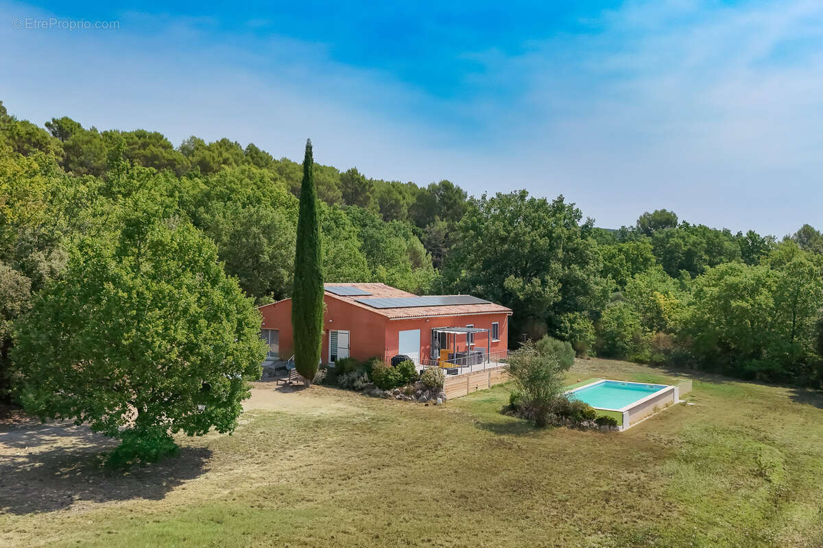 Villa avec vue panoramique sur le château de La Verdière - photo 2