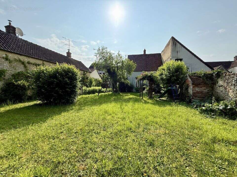 Belle demeure bourgeoise à Vendre au coeur de Donnemarie - photo 13