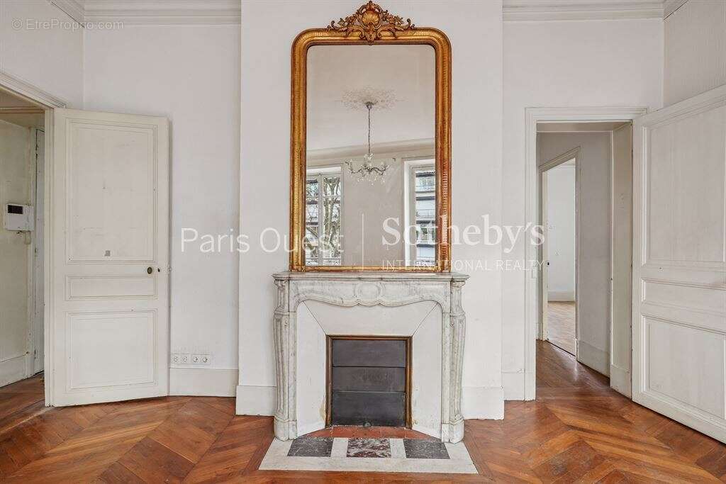 Appartement à NEUILLY-SUR-SEINE