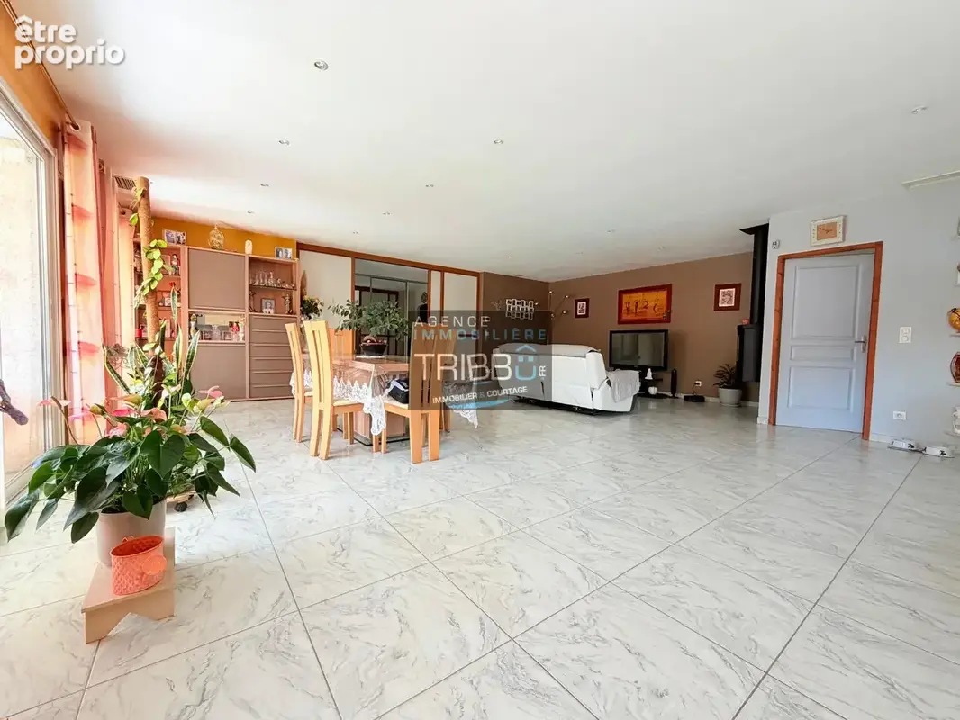 Toulouges - villa plain-pied - 154 m2 habitables, 4 pièces avec garage et jardin. - photo 6